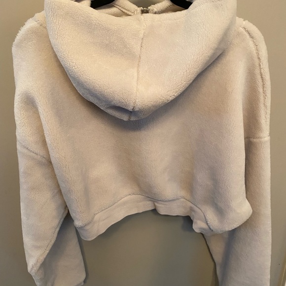 BDG cropped fleece with zip. Worn once. Excellent condition. - Picture 2 of 2